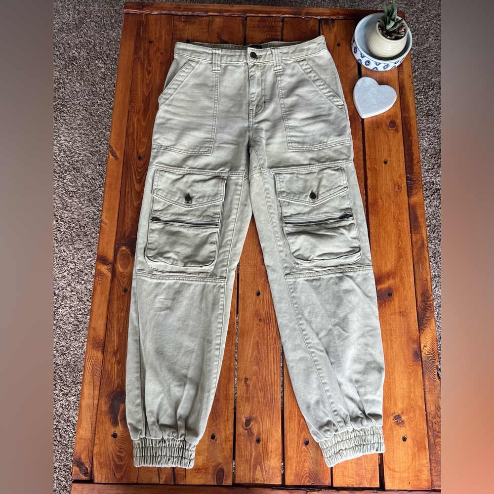 Urban Outfitters Cargo Joggers 🤍